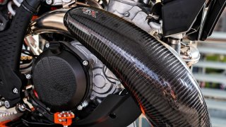 Proteção Escape OEM Carbono 4MX KTM/Husq./GasGas TBi 250/300 24-25