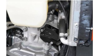 Oversized Power Valve Cover Right 4MX KTM EXC 250/300 24-26 Husqvarna TC 250/300 23-26 GasGas EC 250/300 24-26